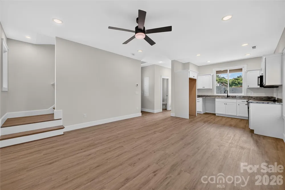 1013 Fassifern Court Hendersonville, NC 28791