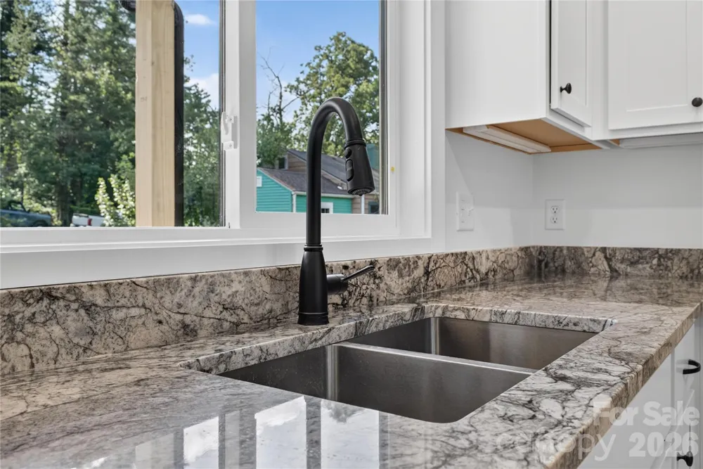 1013 Fassifern Court Hendersonville, NC 28791