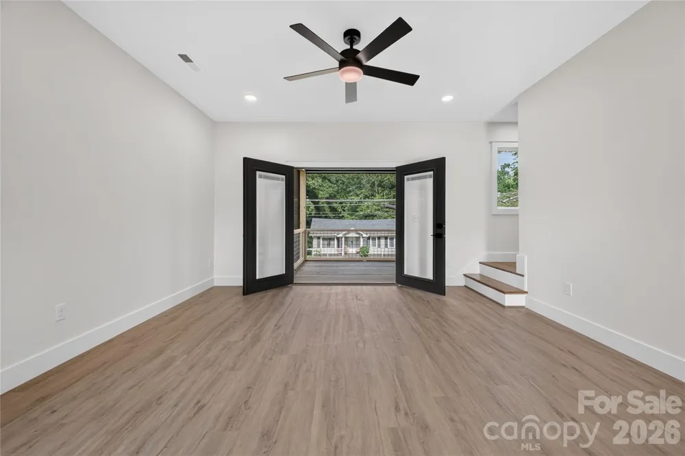 1013 Fassifern Court Hendersonville, NC 28791