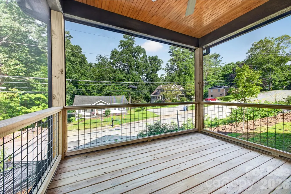 1013 Fassifern Court Hendersonville, NC 28791