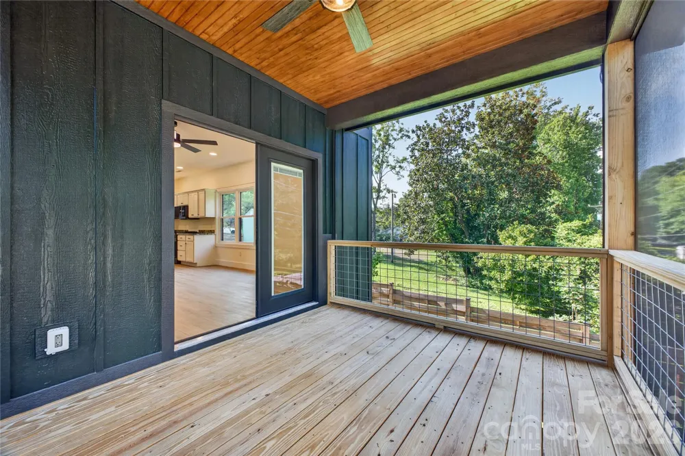 1013 Fassifern Court Hendersonville, NC 28791