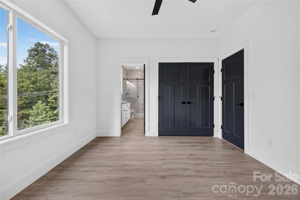 1013 Fassifern Court Hendersonville, NC 28791