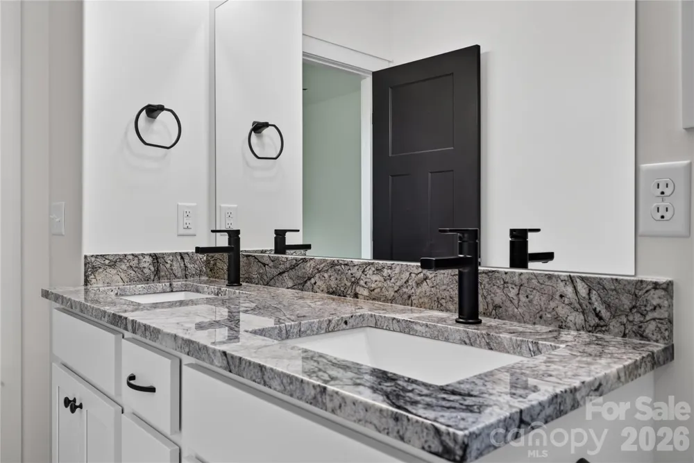 1013 Fassifern Court Hendersonville, NC 28791