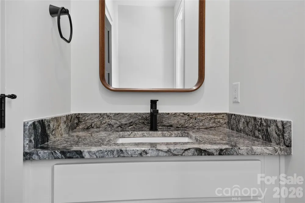1013 Fassifern Court Hendersonville, NC 28791