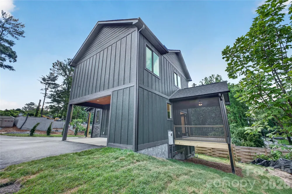 1013 Fassifern Court Hendersonville, NC 28791