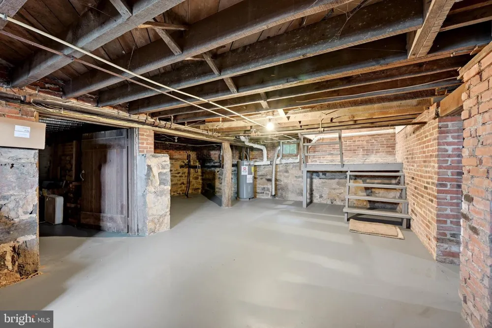 2122 JONES ROAD Winchester, VA 22602