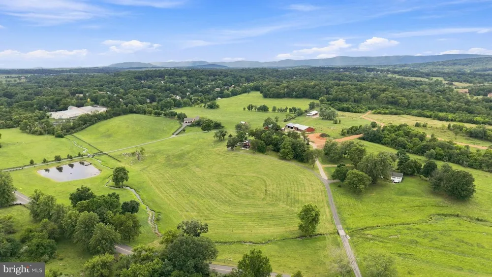 2122 JONES ROAD Winchester, VA 22602
