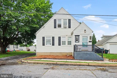 911 W CHERRY STREET