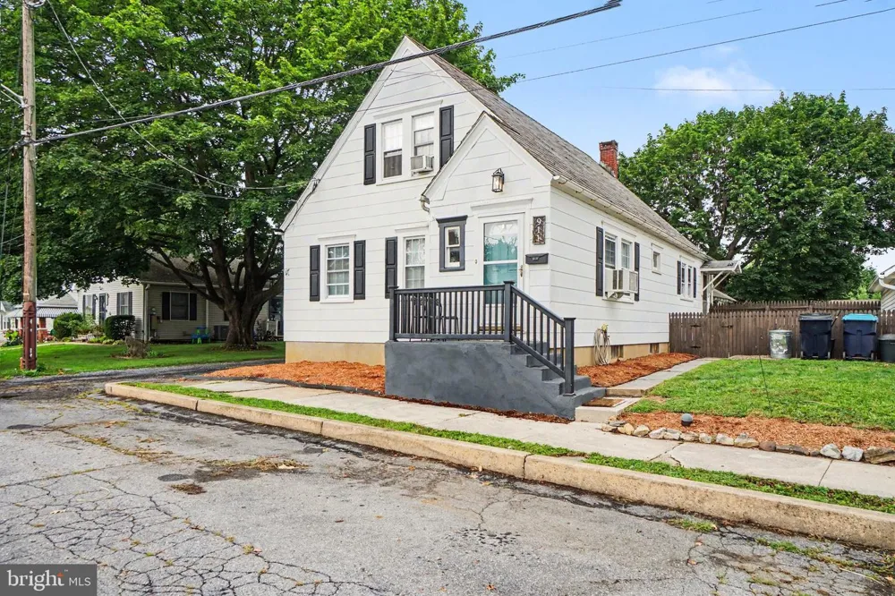 911 W CHERRY STREET Palmyra, PA 17078