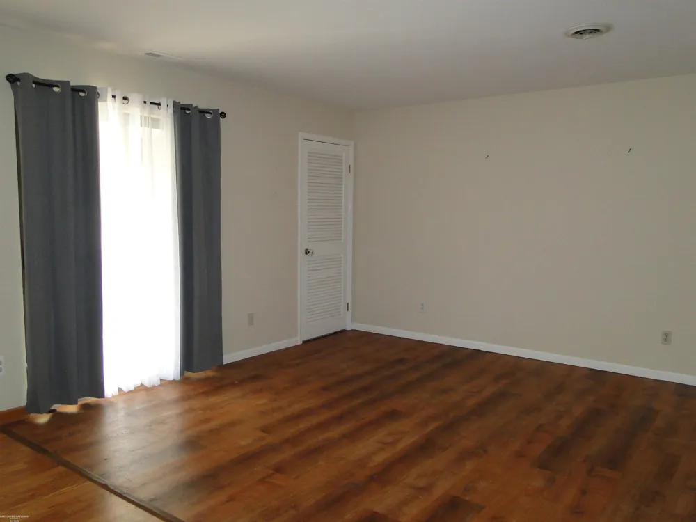 29842 Utica Road Roseville City, MI 48066