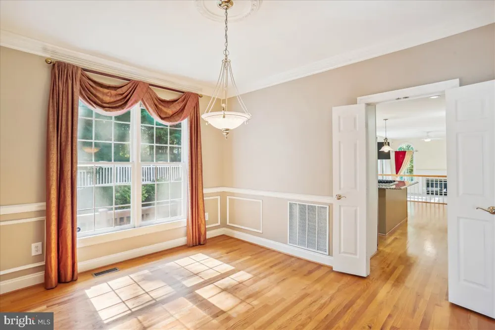 8931 FALLS FARM DRIVE Potomac, MD 20854