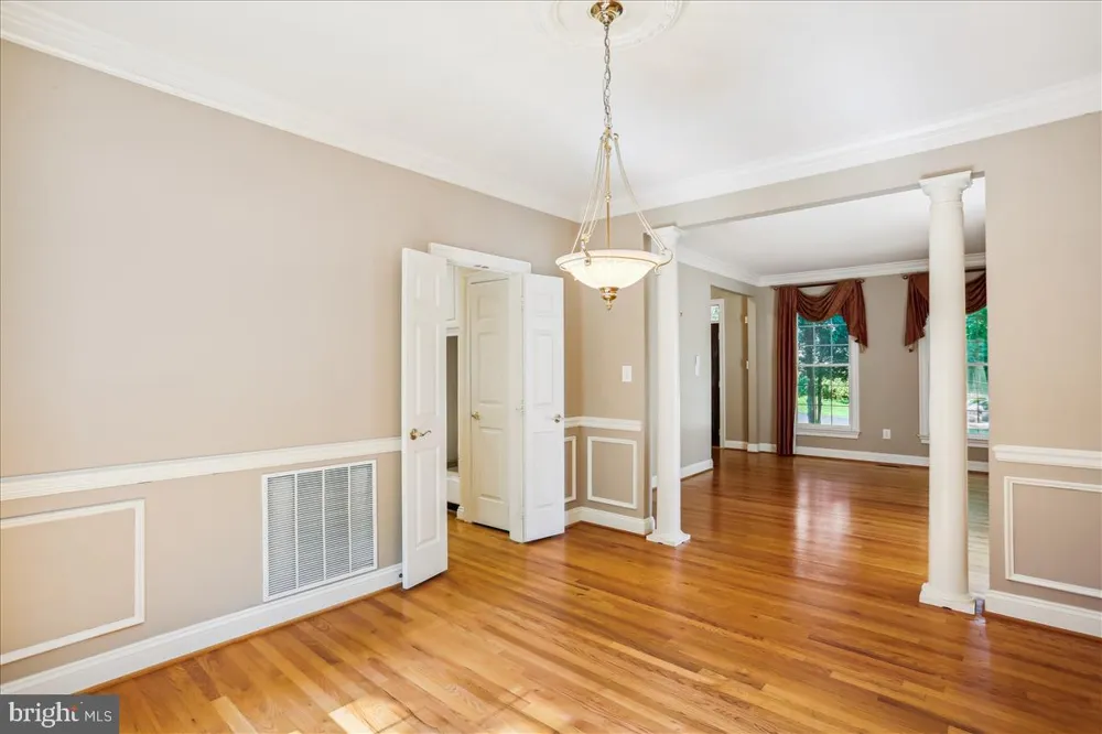 8931 FALLS FARM DRIVE Potomac, MD 20854
