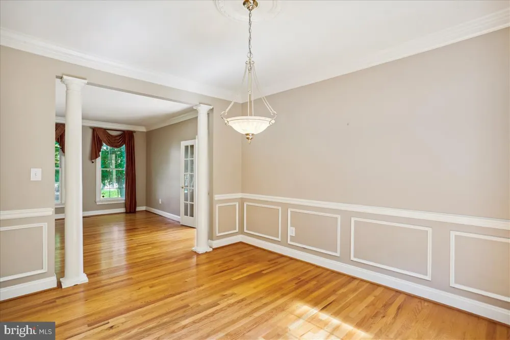 8931 FALLS FARM DRIVE Potomac, MD 20854