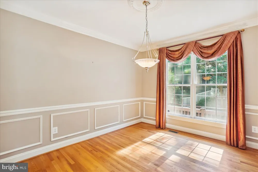 8931 FALLS FARM DRIVE Potomac, MD 20854