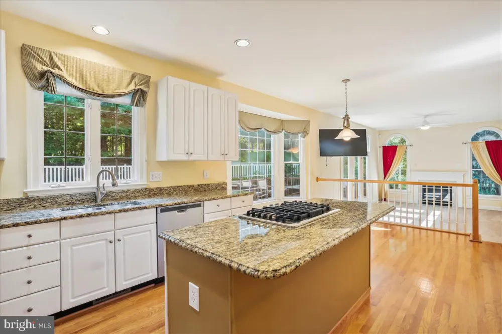 8931 FALLS FARM DRIVE Potomac, MD 20854