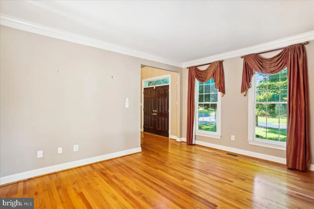 8931 FALLS FARM DRIVE Potomac, MD 20854