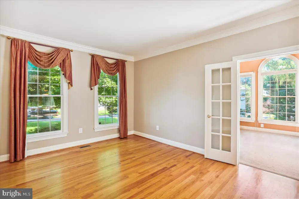 8931 FALLS FARM DRIVE Potomac, MD 20854