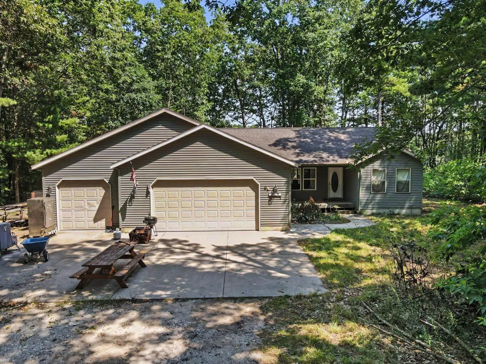 416 E River Road Dalton Township, MI 49445