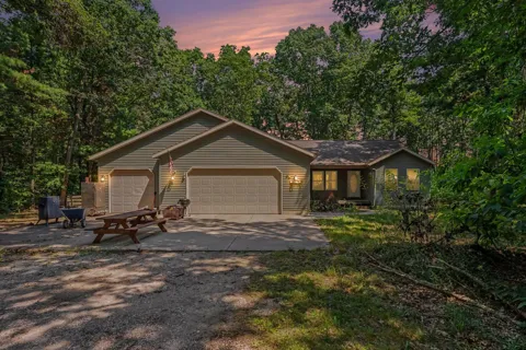 416 E River Road
