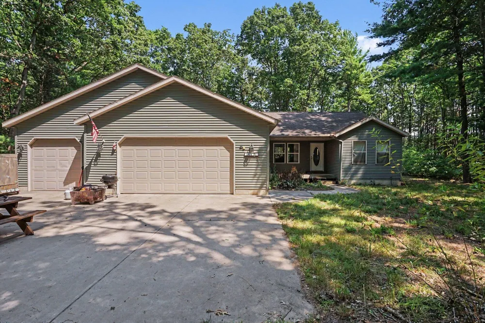 416 E River Road Dalton Township, MI 49445