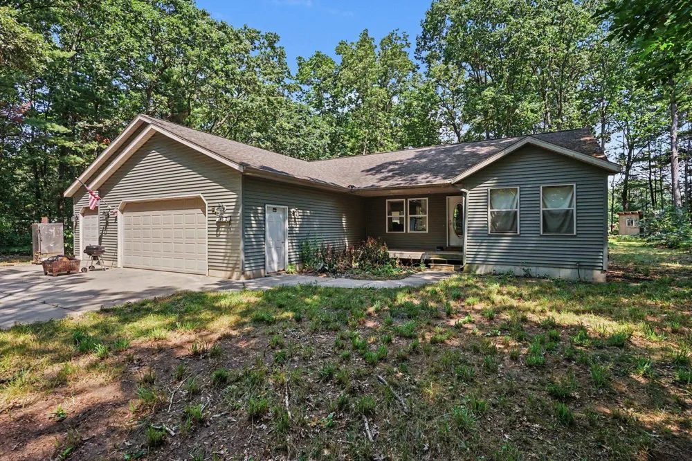 416 E River Road Dalton Township, MI 49445