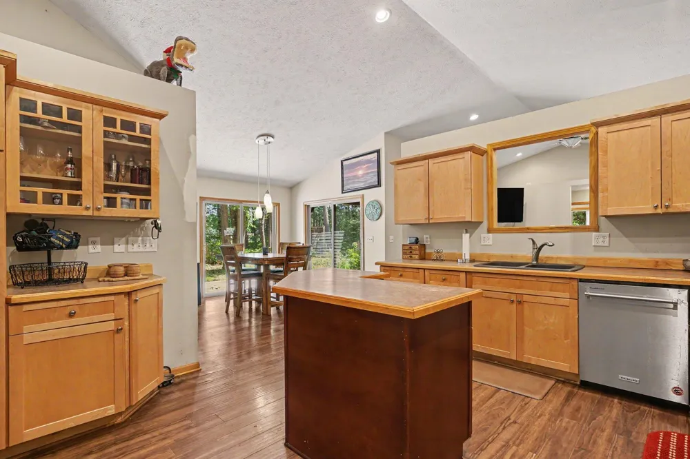 416 E River Road Dalton Township, MI 49445