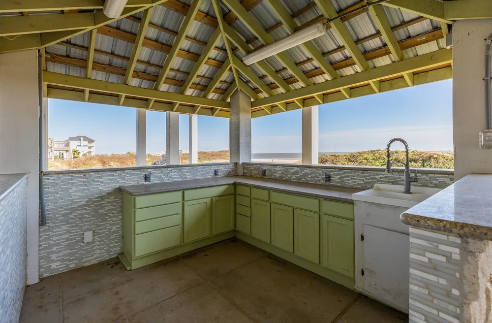 843 S Jack Road Crystal Beach, TX 77650