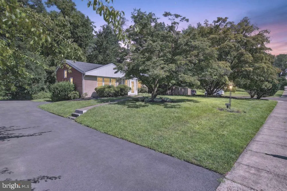 840 PEMBROKE ROAD Rydal, PA 19046