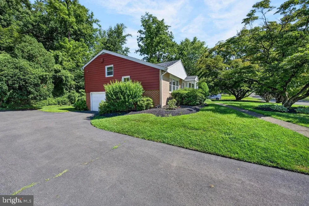 840 PEMBROKE ROAD Rydal, PA 19046