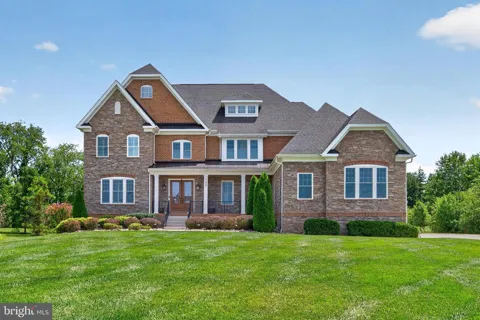 700 WALTON COURT