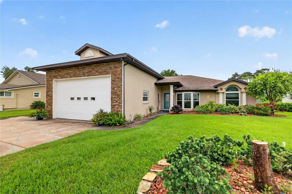 5516 E HARBOR DRIVE Fruitland Park, FL 34731