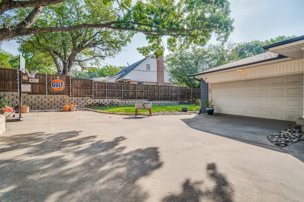 301 Valley Drive Rockwall, TX 75087