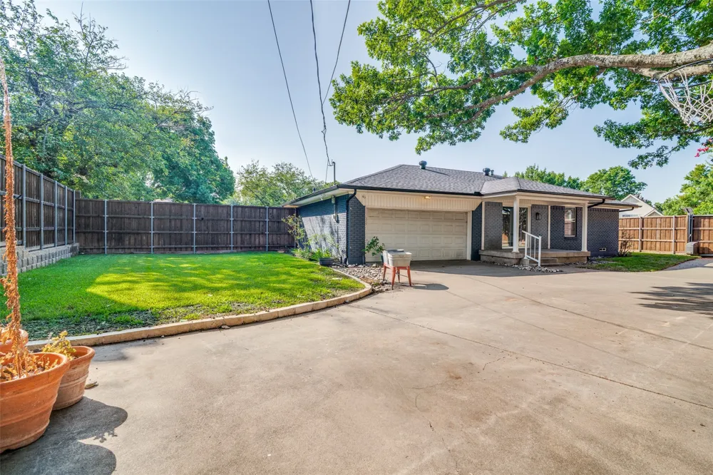 301 Valley Drive Rockwall, TX 75087