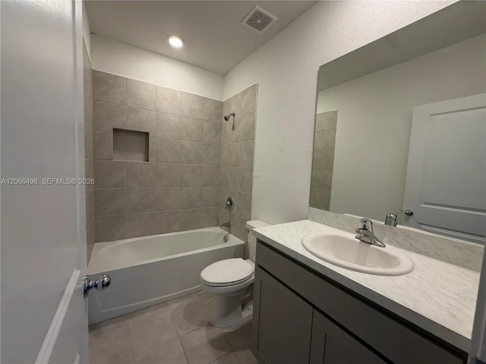 390 NE 12th St Florida City, FL 33034
