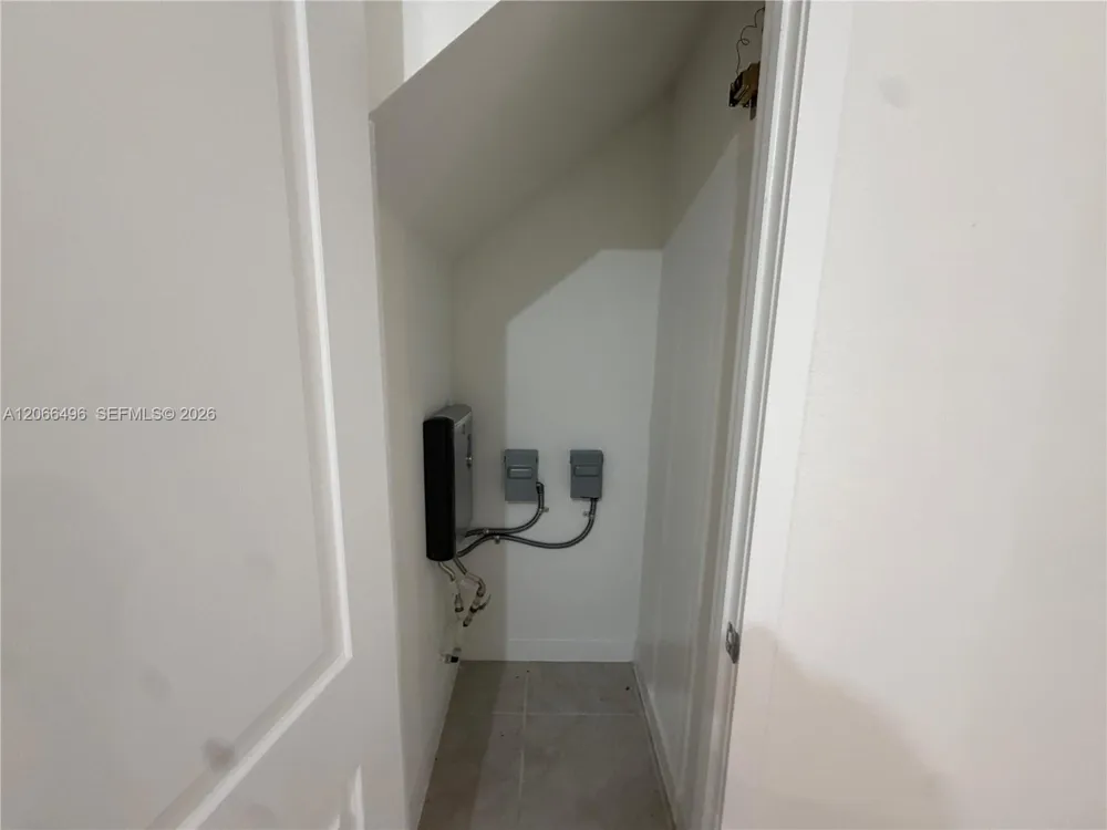 390 NE 12th St Florida City, FL 33034