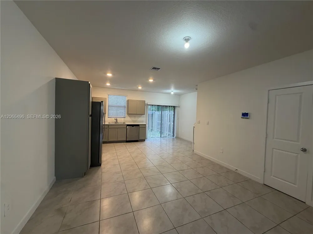 390 NE 12th St Florida City, FL 33034