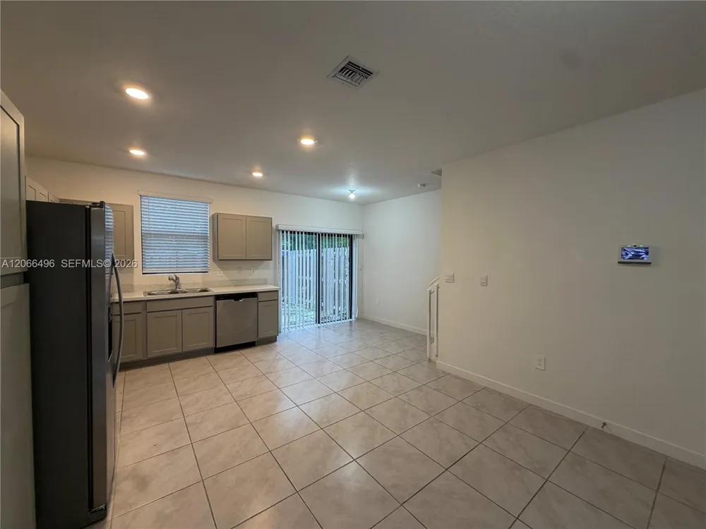 390 NE 12th St Florida City, FL 33034