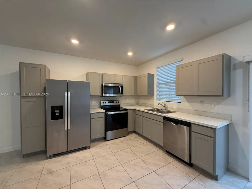 390 NE 12th St Florida City, FL 33034