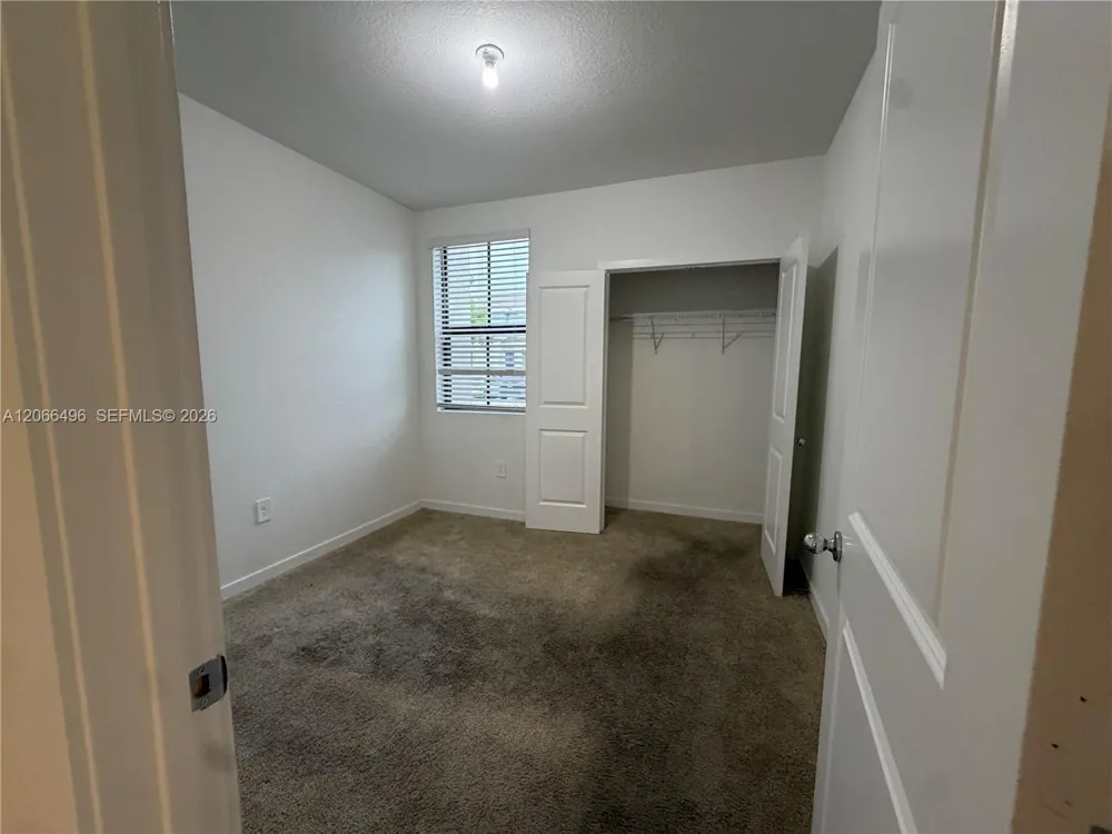 390 NE 12th St Florida City, FL 33034