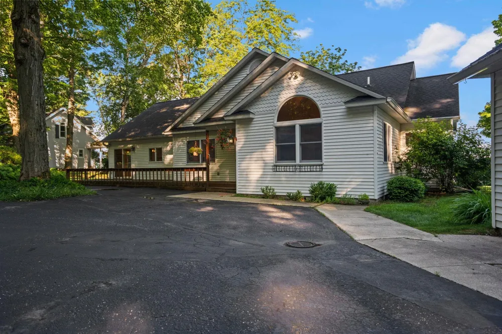 759 South Long Lake Road Long Lake Township, MI 49684