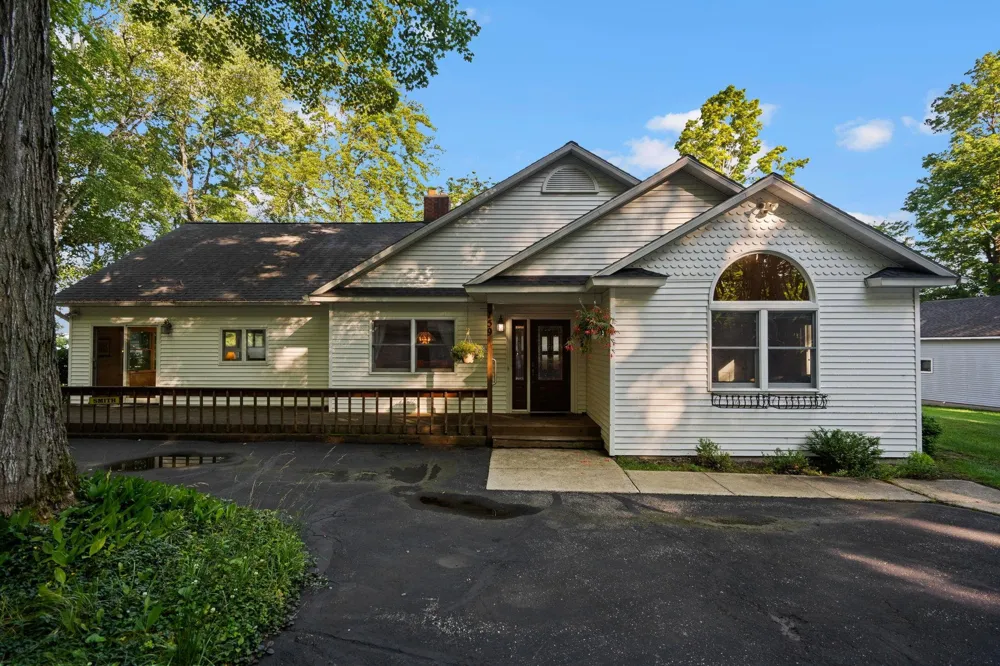 759 South Long Lake Road Long Lake Township, MI 49684