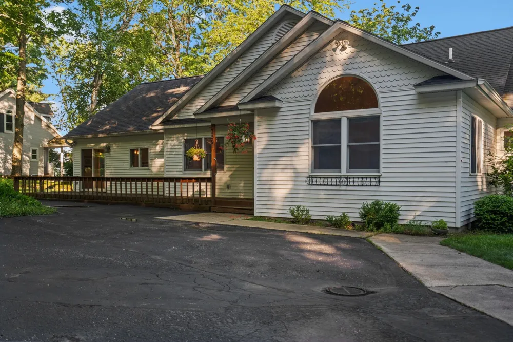 759 South Long Lake Road Long Lake Township, MI 49684