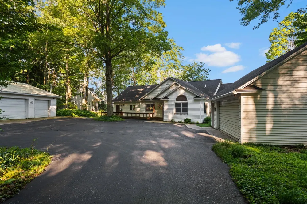 759 South Long Lake Road Long Lake Township, MI 49684