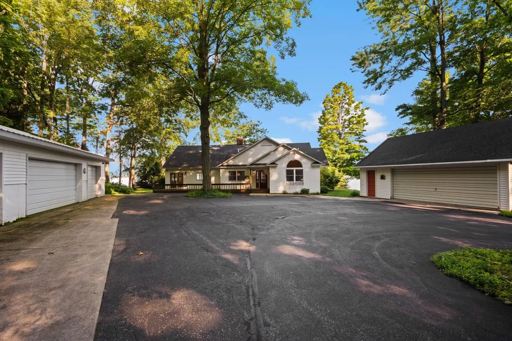 759 South Long Lake Road Long Lake Township, MI 49684