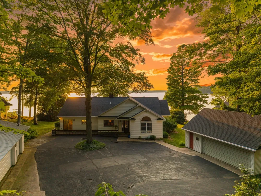 759 South Long Lake Road Long Lake Township, MI 49684