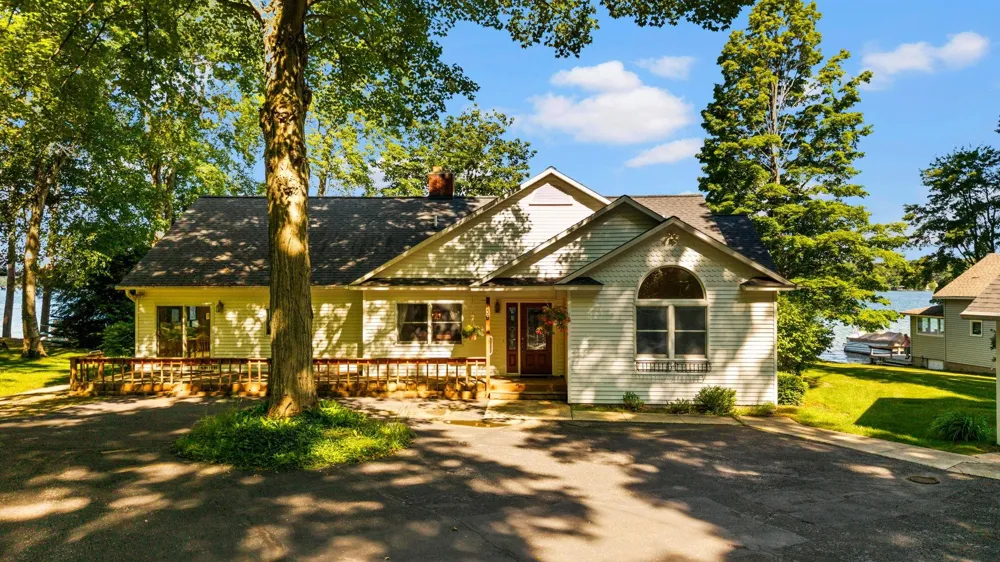 759 South Long Lake Road Long Lake Township, MI 49684
