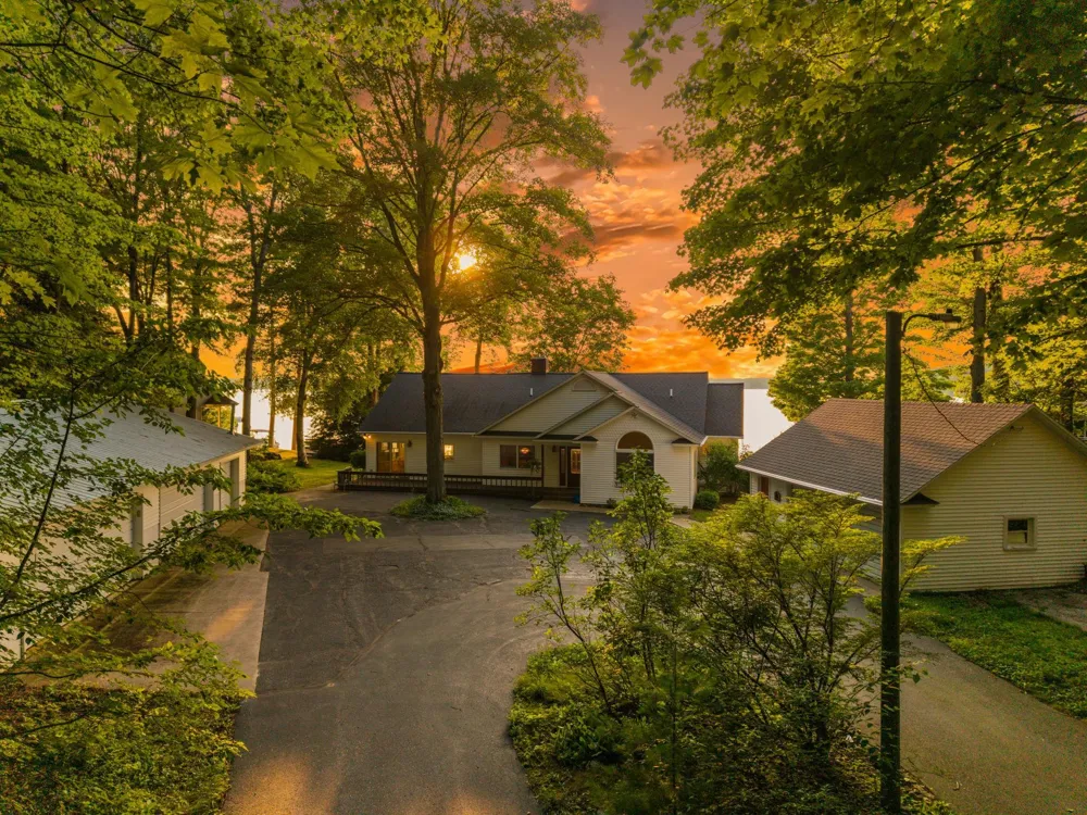 759 South Long Lake Road Long Lake Township, MI 49684
