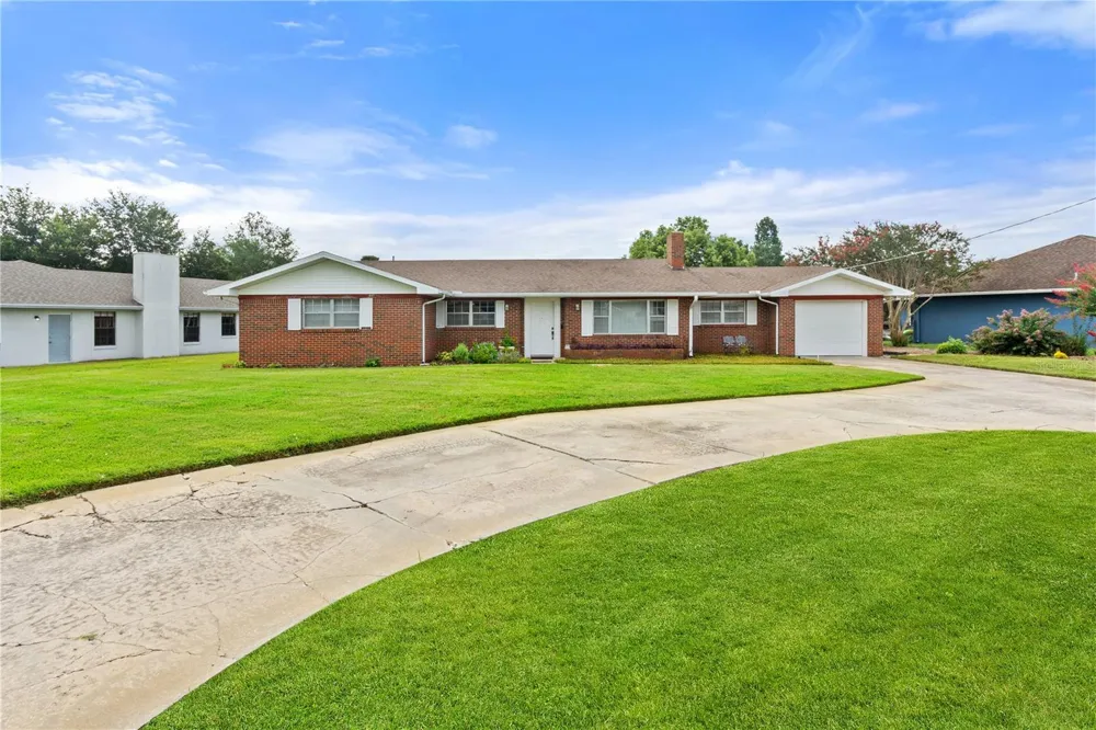 404 COLEMAN DRIVE Winter Haven, FL 33884