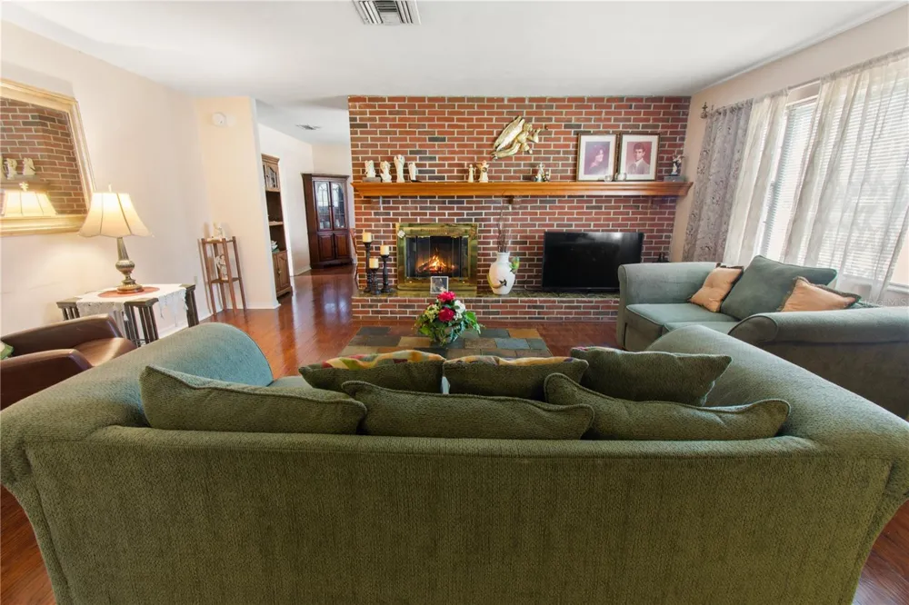 404 COLEMAN DRIVE Winter Haven, FL 33884