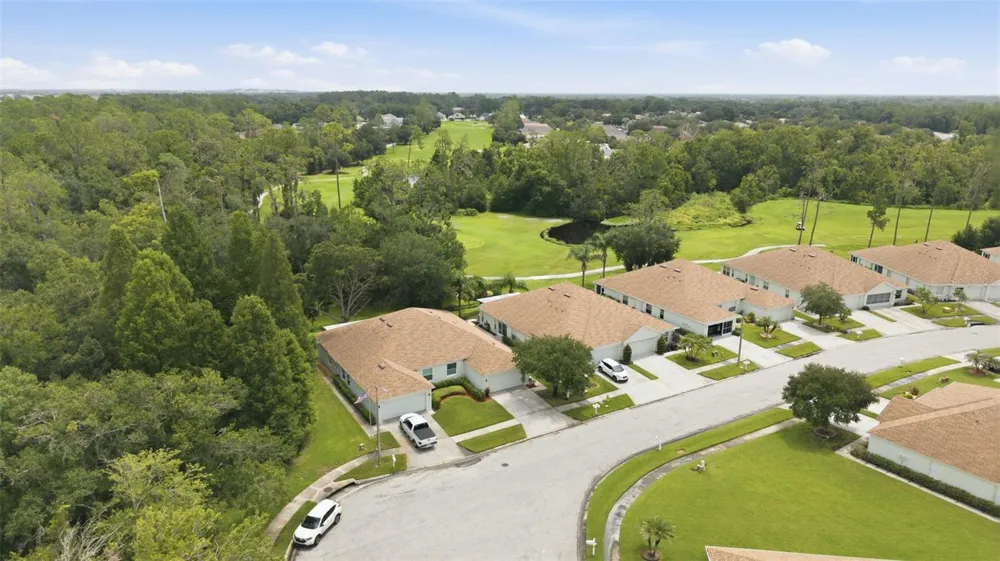 5852 AUTUMN SHIRE Zephyrhills, FL 33541